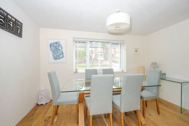 2, Highfields, Ascot photo 4