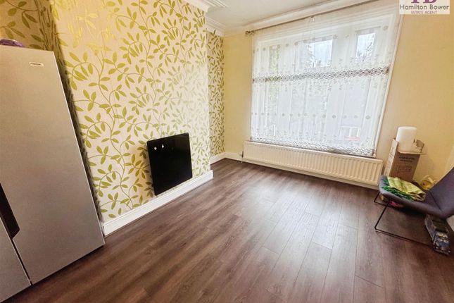 2, Beechwood Drive, Bradford photo 3