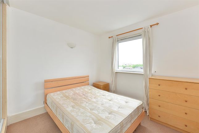 Flat to rent in Cubitt Wharf, Isle Of Dogs