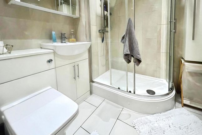 30, Frankswood Avenue, West Drayton photo 3