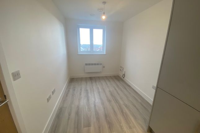Apt 50, Coventry photo 4