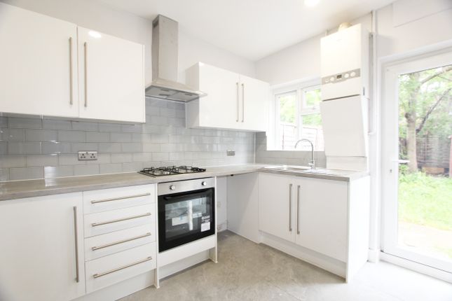 82, Park View Road, London photo 4