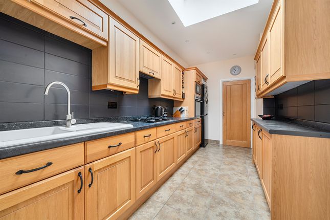30, Lindal Crescent, Enfield photo 5