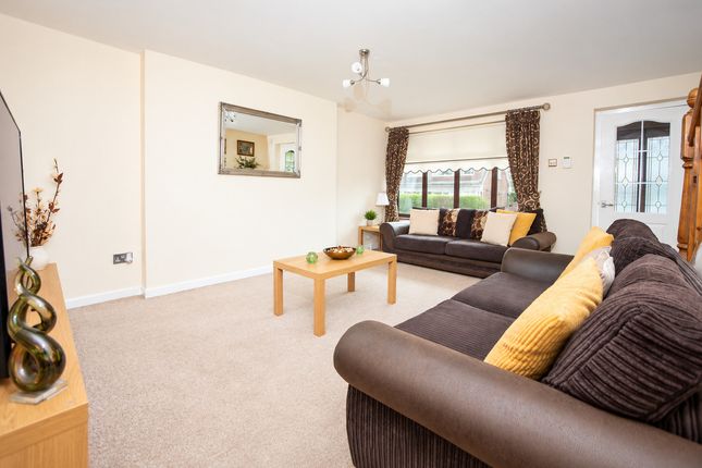 118, Rydal Avenue, Oldham photo 2