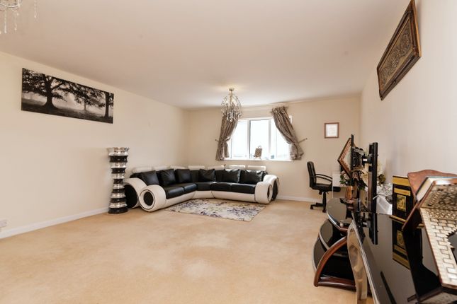 Flat for sale in Adventurers Quay, Cardiff