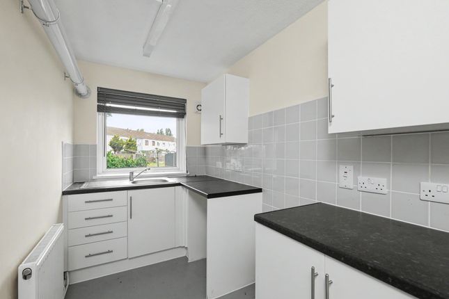 33, Walshs Manor, Milton Keynes photo 4