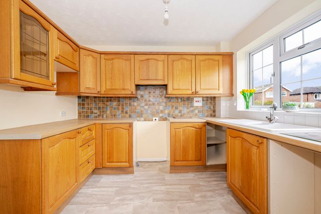 80, Hunters Way, Uckfield photo 2