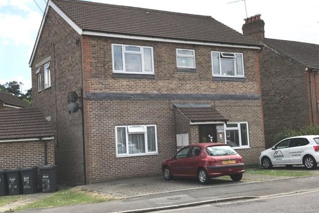 Flat to rent in Queens Road, Haywards Heath, West Sussex