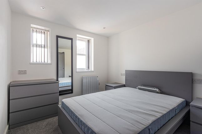 Mews house to rent in Richards Terrace, Roath, Cardiff