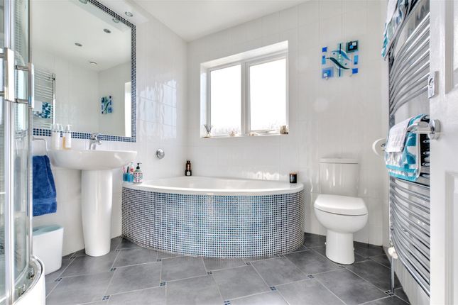 Bathroom_1.Jpeg