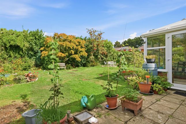 27, Fryers Copse, Wimborne photo 3