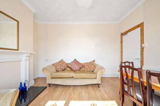 35 Kinley Street, Swansea photo 4