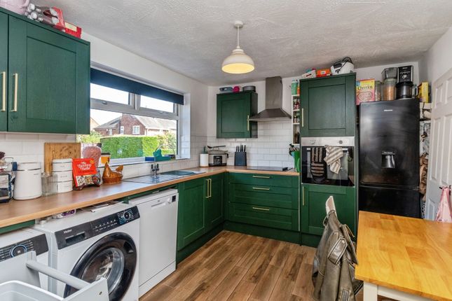 3, Woodside Place, Staffordshire photo 2