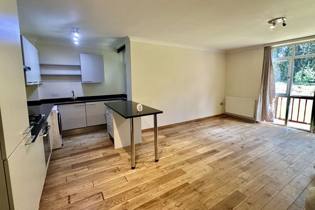 Apt 3, Moseley Court, Cheadle photo 2