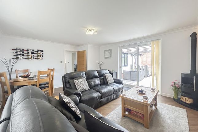 47, Nightingale Drive, Weymouth photo 2