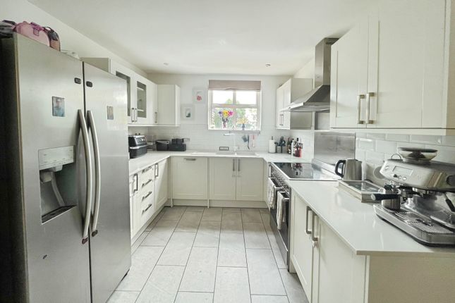 75, Andes Close, Hampshire photo 3