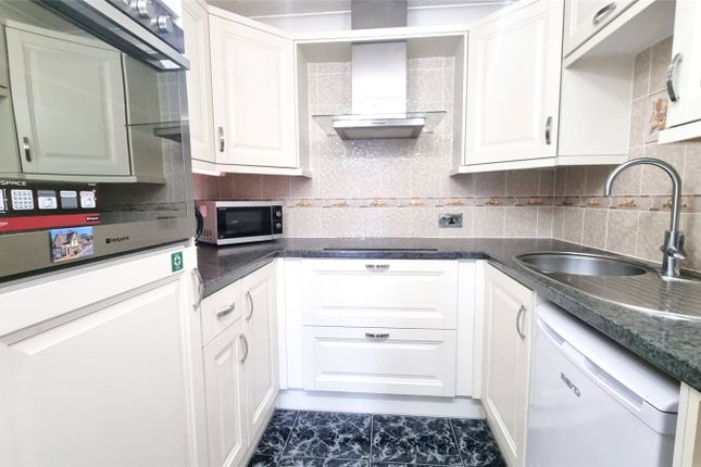 2 Roslan Court,, Rosemary Lane, Surrey photo 4