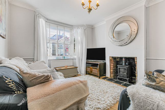 33, Wendover Road, Surrey photo 2