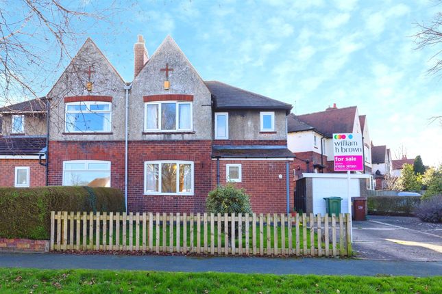 3-bed house on 10, Mount Crescent, WAKEFIELD, £250,000