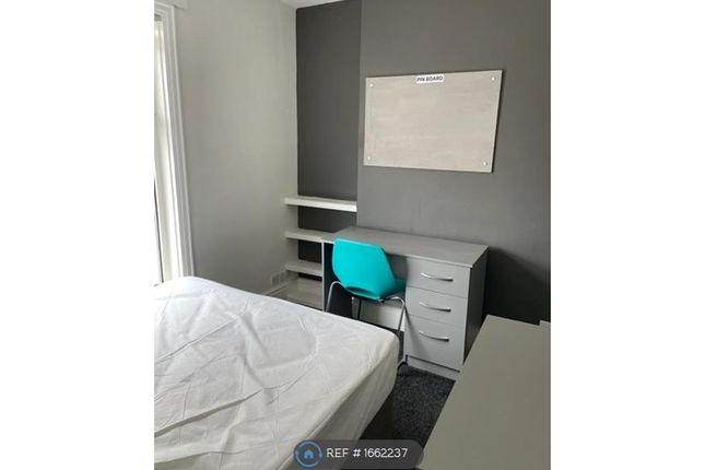 Room to rent in Elba Crescent, Crymlyn Burrows, Swansea