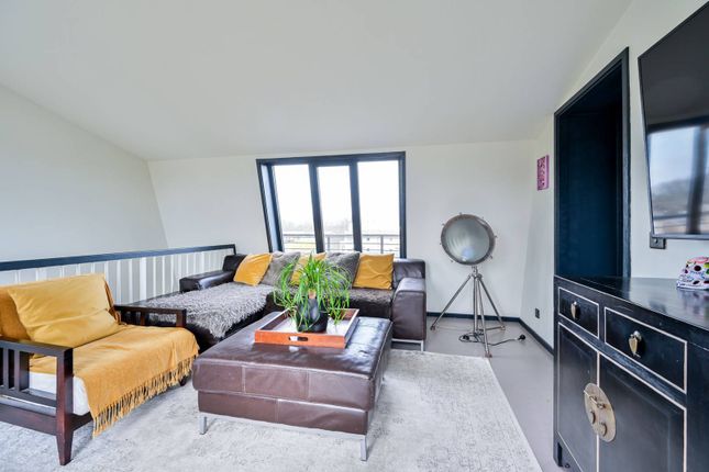 Flat for sale in Princess Court, Rotherhithe, London