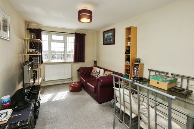 27, Wagtail Way, Fareham photo 3