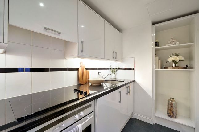 Sleek Mayfair Flat | Hertford St & Lift, Hertford Street, London photo 3