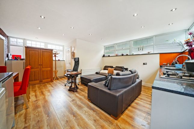 5a, Arlington Green, London photo 4