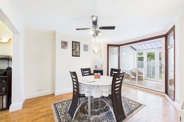 26, Brinkburn Gardens, Edgware photo 4