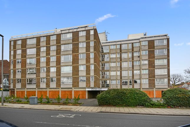 Thumbnail Flat to rent in Heathfield Road, Wandsworth, London