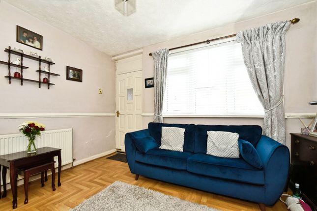 273, Cheney Manor Road, Swindon photo 5