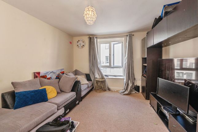 53, Draper Close, Essex photo 4