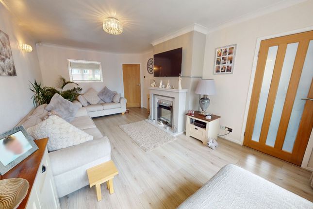 107 Gleneagles Crescent, Stoke-On-Trent photo 2