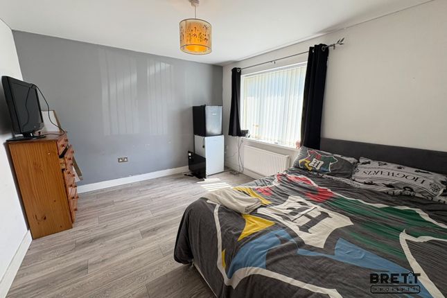 6, Triplestone  Close, Milford Haven photo 5
