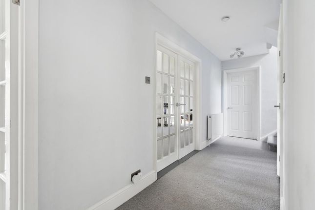 18, The Warren, Radlett photo 2