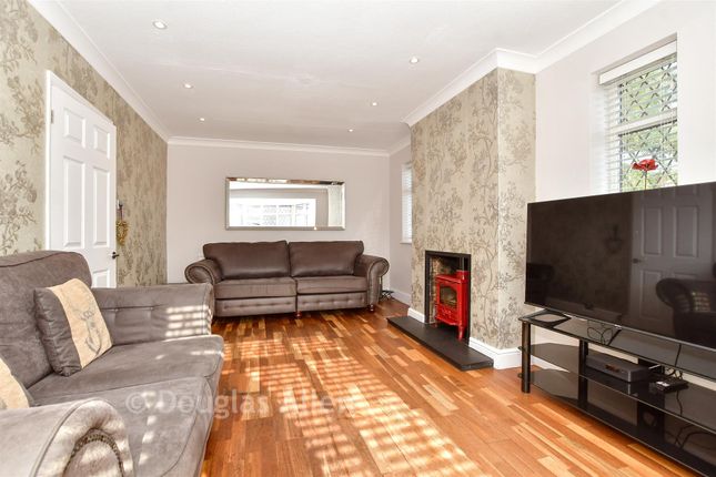 15, Upper Swaines, Epping photo 4
