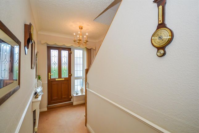 42, The Crescent, Altofts photo 3
