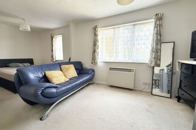 Woodlea Court, Verona Close, Uxbridge photo 3