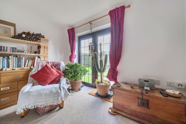 9 The Willows, off Manor Farm Court, Chichester photo 3
