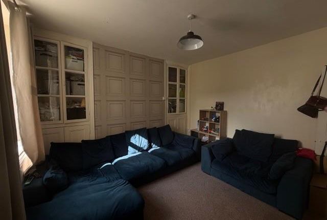 46, Mary Street, Caerphilly photo 2