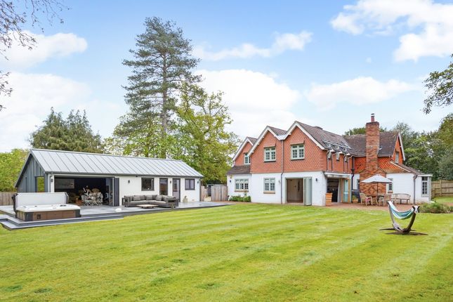 Thumbnail Detached house to rent in Mill Lane, Chiddingfold, Godalming