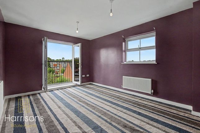 401 Lilac Gardens, Bolton, Lancashire photo 3