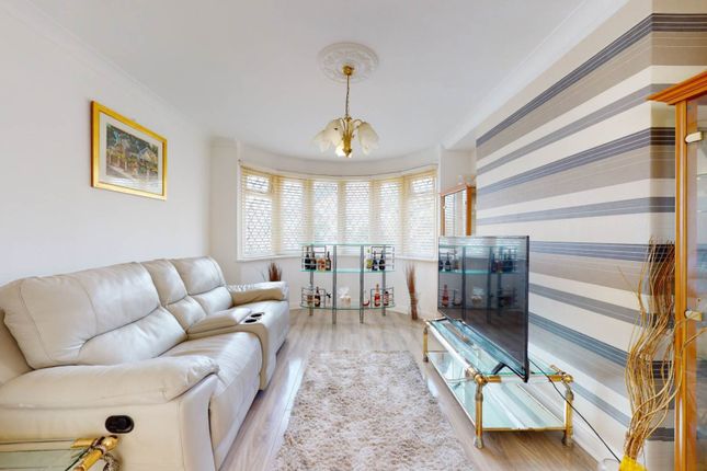 Thumbnail Flat to rent in Longley Rd, Tooting Bec, London