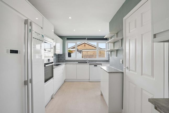 124 Quarry Road, Witney photo 3