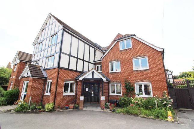 Flat for sale in Priory Avenue, Caversham, Reading