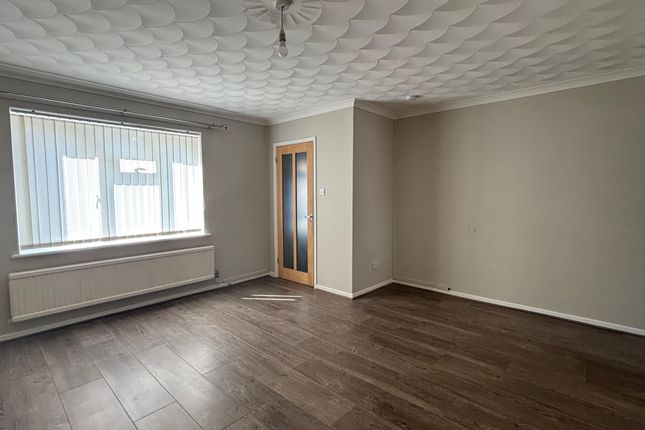 18, Beddington Court, Swindon photo 2