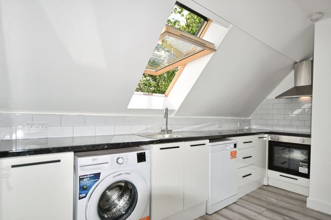 Flat 2, 150A, London Road, Isleworth photo 3