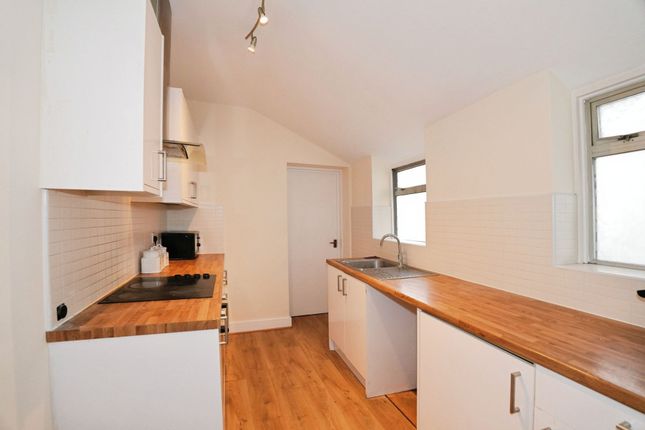 87 Victoria Road, Barking photo 4