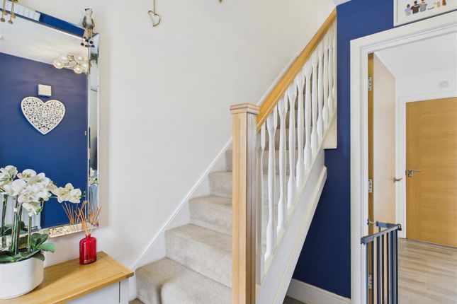 5, Linden Crescent, Yarm photo 3
