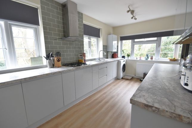 Flat 2,, Two Ways, Horley photo 4